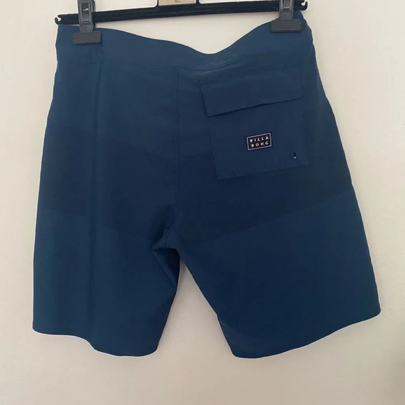 BILLABONG Mens jade colored swim trunks sz 28 recycler tribong airlite like new - Picture 5 of 7